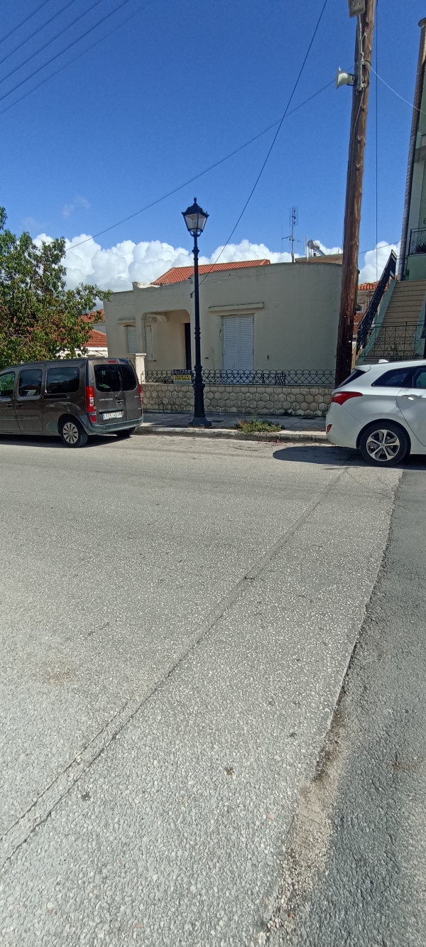 Detached house in lixouri near the center