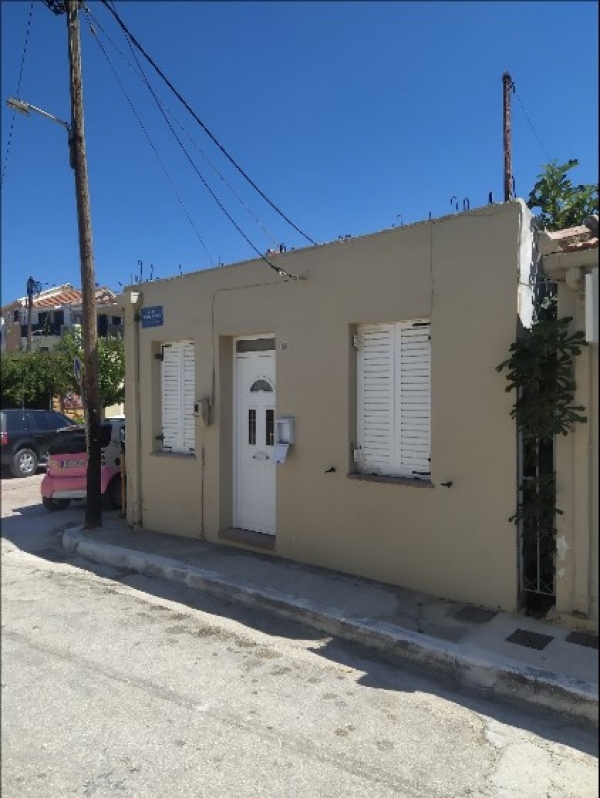 Detached house near the central square of Lixouri