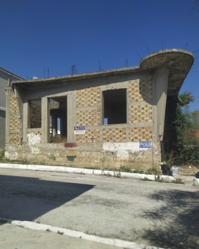 Incomplete residence in lixouri
